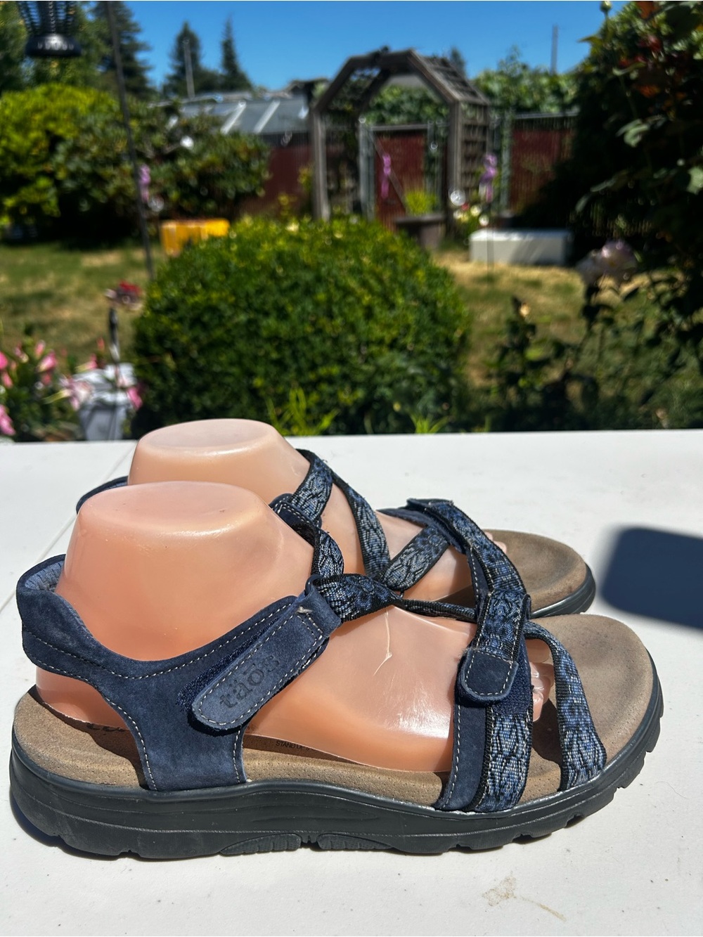 Taos Zen Strappy Women’s Navy Hook & Loop Open Toe Slingback Sandals Sz 42/11US
